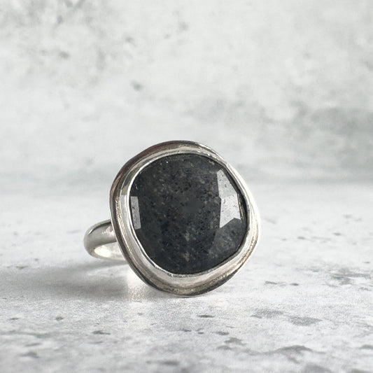 Midi Black Sunstone Ring - Size 6.5